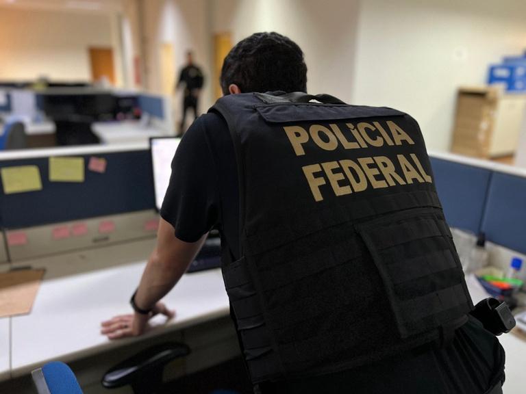 Polícia Federal Intercepta Grande Quantidade de Medicamentos Ilegais em Foz do Iguaçu
