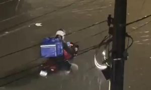 Alagamentos causam pane em motos após fortes chuvas em João Pessoa
