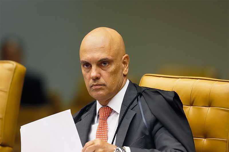 Alexandre de Moraes abre inquérito contra Flávio Bolsonaro por suposta calúnia contra Lula: Entenda o embate político