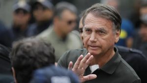 Bolsonaro solicita à Justiça autorização para cirurgia no ombro; defesa cita dor incapacitante
