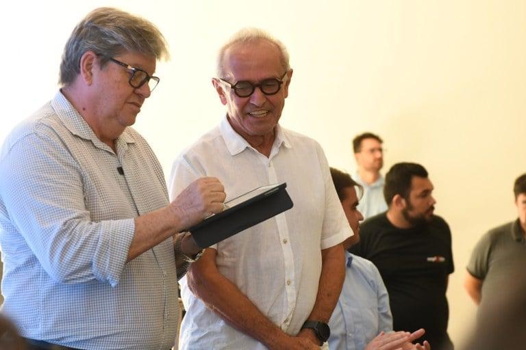 Cícero Lucena sinaliza voto em João Azevêdo para o Senado e mantém aliança com Veneziano
