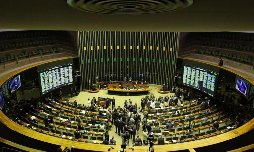 Congresso analisa veto de Lula ao PL da dosimetria; oposição aposta em derrubada