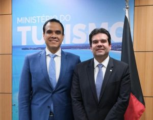 Eduardo Carneiro discute liberação de recursos e interiorização do turismo com ministro Gustavo Feliciano em Brasília