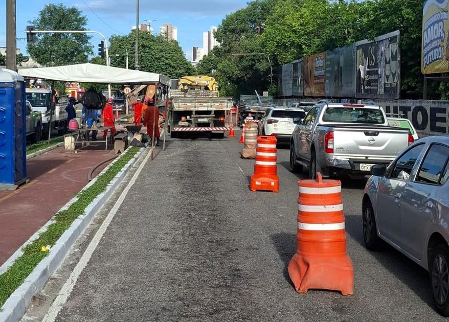 Interdição Parcial da Avenida Beira-Rio em João Pessoa: Afundamento de Galeria Causa Transtornos no Trânsito