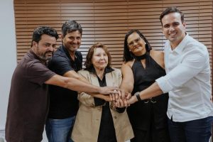 Lucas Ribeiro recebe apoio da prefeita de Água Branca, Marluce Veras, em movimento que amplia base governista na Paraíba