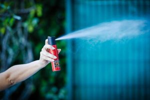 Nova lei autoriza venda de spray de pimenta para mulheres em farmácias da Paraíba