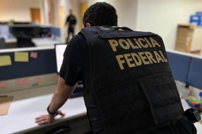 Operação Alfaias: PF investiga superfaturamento em licitação de móveis escolares na Paraíba