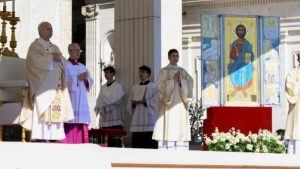 Papa Leão XIV: Primeira Missa de Páscoa no Vaticano e o Apelo Urgente pela Paz Global