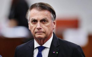 PGR autoriza cirurgia de Bolsonaro; defesa aguarda decisão de Moraes