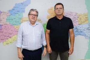 Prefeito de Sumé oficializa apoio à pré-candidatura de João Azevêdo ao Senado
