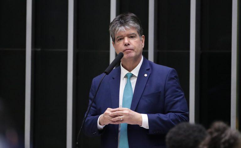 Ruy Carneiro defende escala 5x2 e aponta ganhos para empresas e trabalhadores; proposta tramita no Congresso