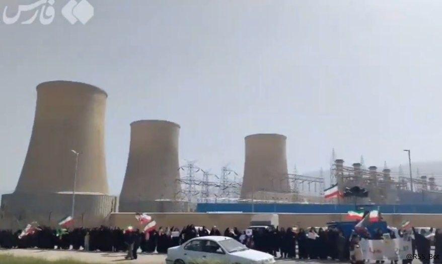 Tensão no Oriente Médio: Irã Mobiliza População em Escudos Humanos contra Ameaças dos EUA