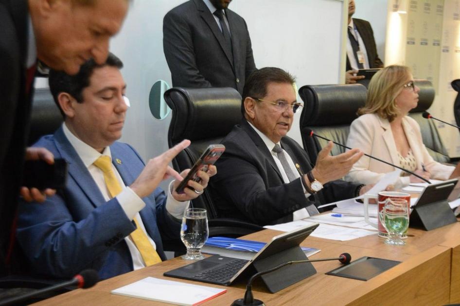 Adriano Galdino anuncia nova programação da TV Assembleia com aulas para o Enem e foco na cidadania