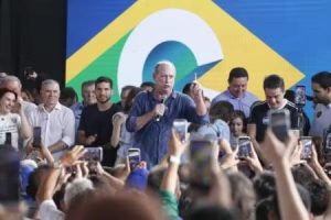 Ciro Gomes lança pré-candidatura ao Governo do Ceará e convida Roberto Cláudio para vice