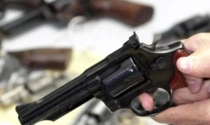 Comissão da Câmara aprova projeto que libera uso do FGTS para compra de arma de fogo