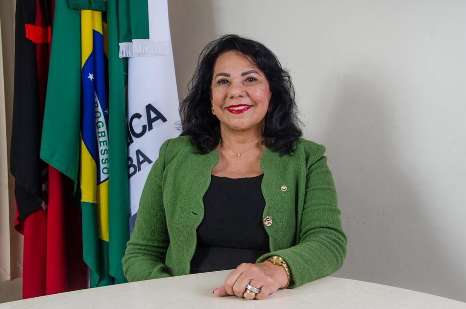 Defensora pública-geral Maria Madalena Abrantes será agraciada com duas medalhas pela ALPB nesta terça-feira