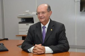 Desembargador Aluízio Bezerra lança 8ª edição de obra referência sobre improbidade administrativa