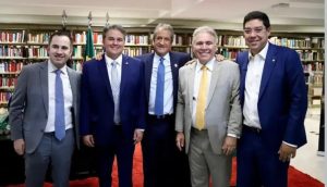 Efraim Filho participa de lançamento do livro de Marcelo Queiroga ao lado de lideranças nacionais do PL