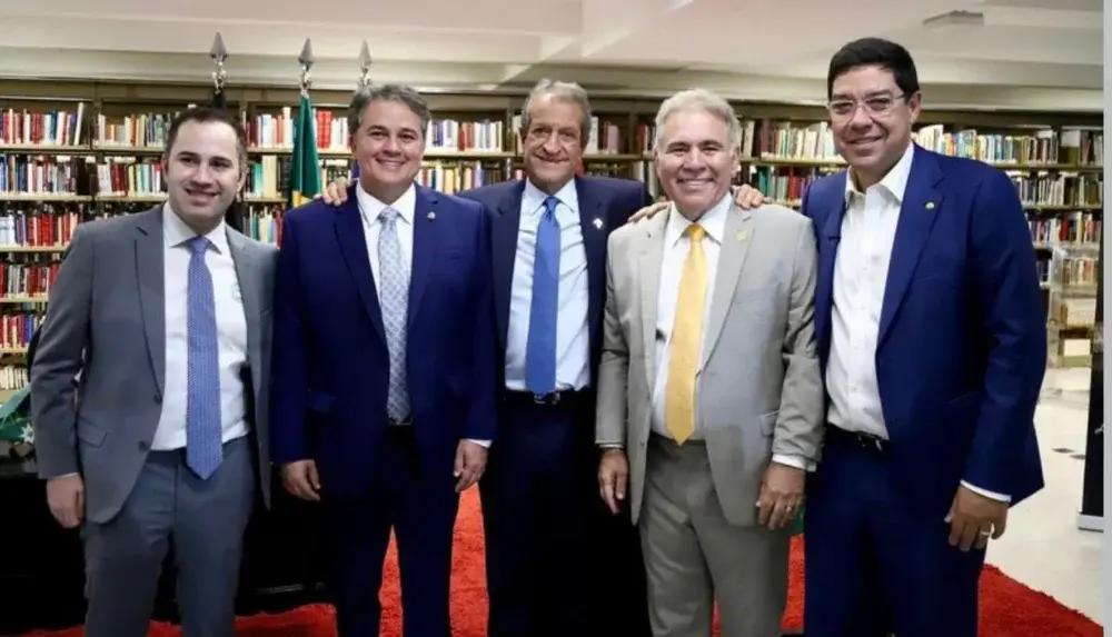Efraim Filho participa de lançamento do livro de Marcelo Queiroga ao lado de lideranças nacionais do PL
