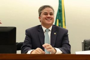 Efraim Filho reage a especulações sobre Anneliese Cunha Lima como vice e diz que chapa deve ser definida até o São João