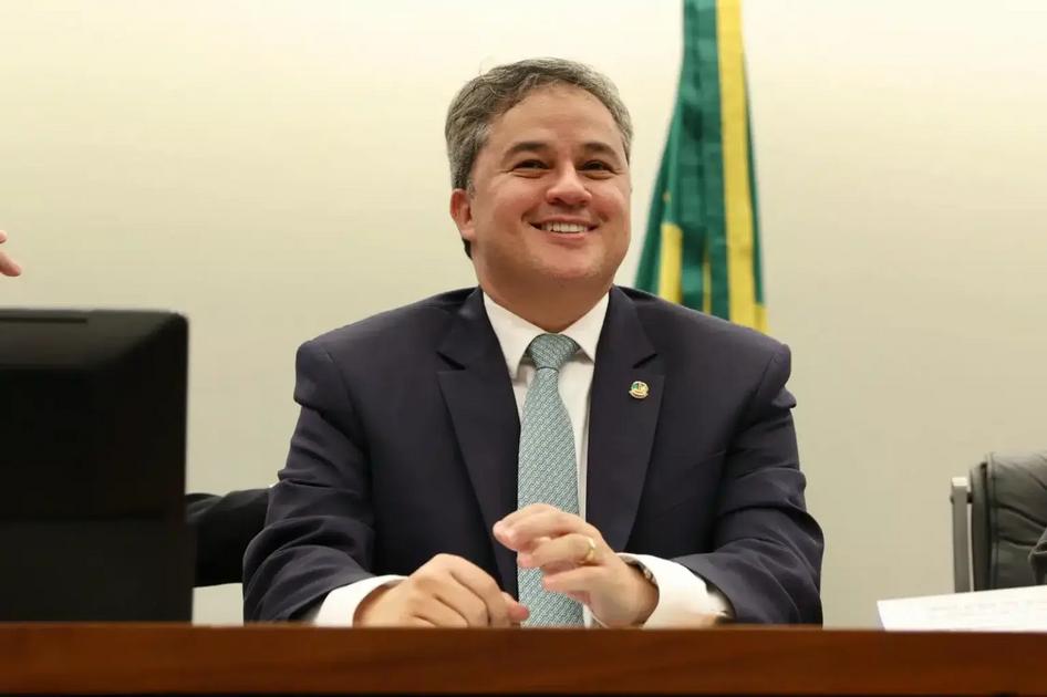 Efraim Filho reage a especulações sobre Anneliese Cunha Lima como vice e diz que chapa deve ser definida até o São João