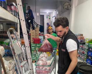 Fiscalização apreende 33kg de carne em supermercado no Centro de João Pessoa; Procon reforça alerta aos consumidores