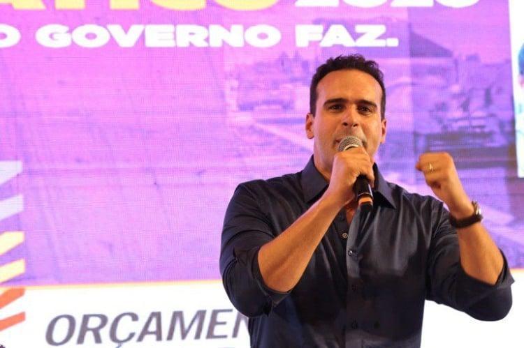 Governador Lucas Ribeiro assina ordem de serviço da Vila Olímpica de Sousa durante audiência do ODE