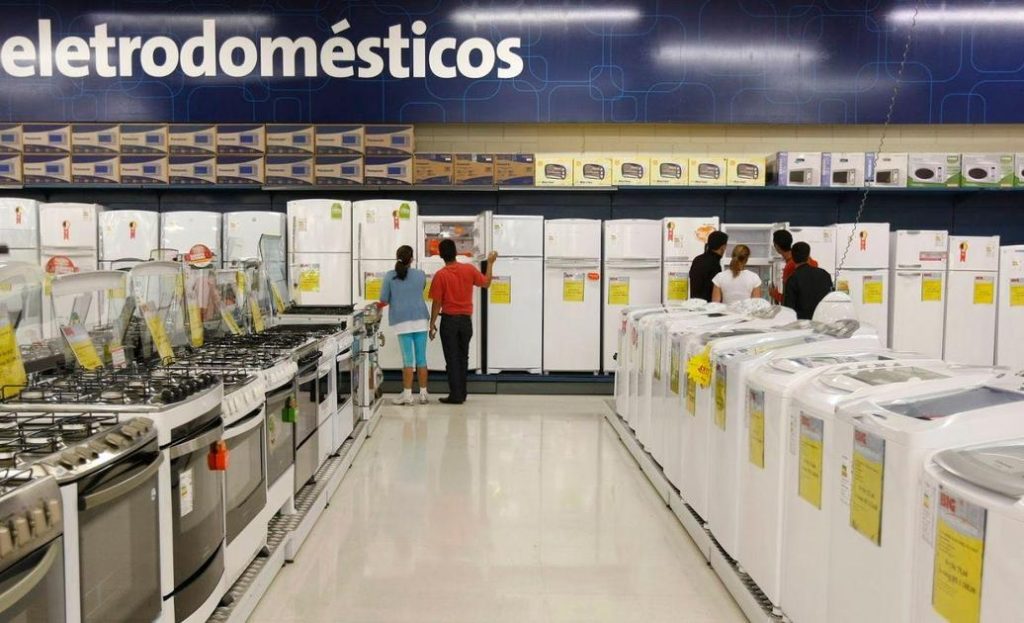 Governador Lucas Ribeiro veta projeto que obrigava grandes lojas a custear frete na Paraíba
