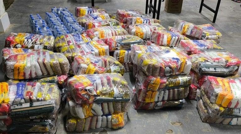Governo da Paraíba entrega água e cestas básicas a famílias atingidas pelas chuvas em João Pessoa