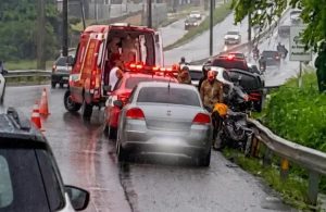 Grave acidente na BR-230 deixa duas pessoas feridas após colisão com moto em João Pessoa