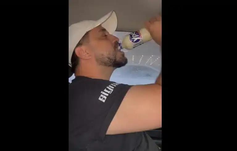 Homem bebe detergente Ypê em protesto virtual contra decisão da Anvisa; órgão nega motivação política
