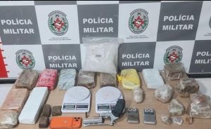 Homem é preso no Cristo com revólver, balanças de precisão e grande quantidade de drogas