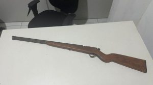 Homem é preso suspeito de ameaçar ex-esposa e familiares com arma em Boqueirão