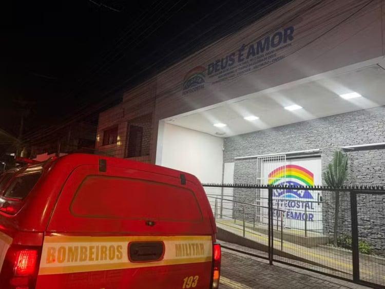 Homem morre após cair de teto de igreja em João Pessoa; outro fica ferido