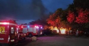 Incêndio destrói casas na Comunidade Portelinha, em Cabedelo