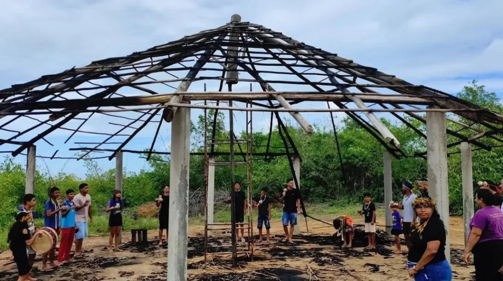 Indígenas denunciam incêndio criminoso de oca sagrada em aldeia Tabajara no Conde; ato é repudiado por povos originários