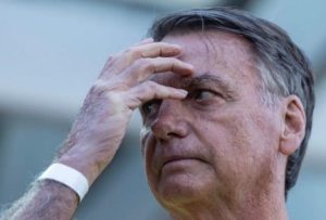 Jair Bolsonaro segue internado com quadro estável após cirurgia no ombro em Brasília