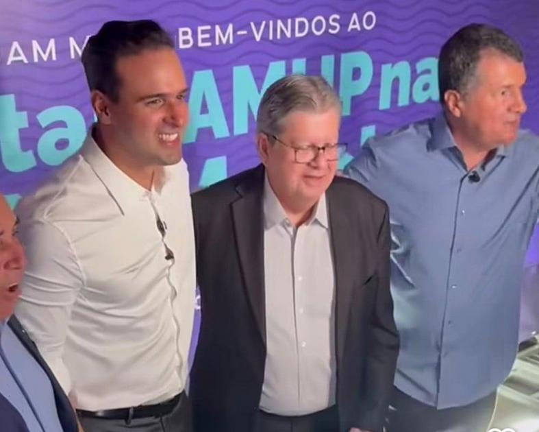 Jantar da FAMUP em Brasília reúne pré-candidatos ao governo da Paraíba e prefeitos de todo o estado