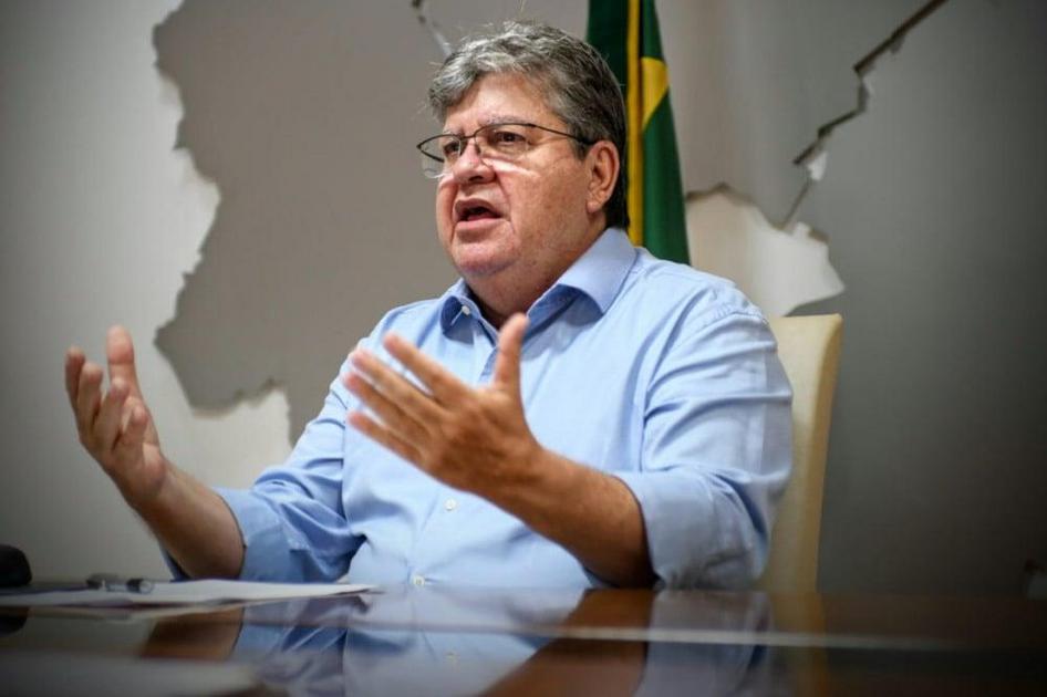 João Azevêdo enfrenta choques políticos, mas mantém-se firme na disputa ao Senado