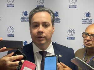 Júnior Araújo sinaliza possível candidatura à presidência da ALPB e aguarda resultado das eleições