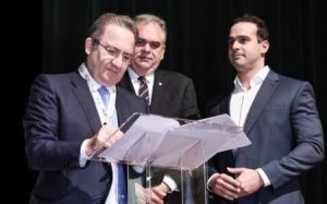 Lucas Ribeiro assina acordo para ampliar educação fiscal nas escolas públicas da Paraíba