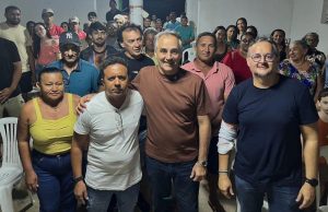 Luciano Cartaxo visita comunidade Macacos e garante terceiro trator para a zona rural de Sousa