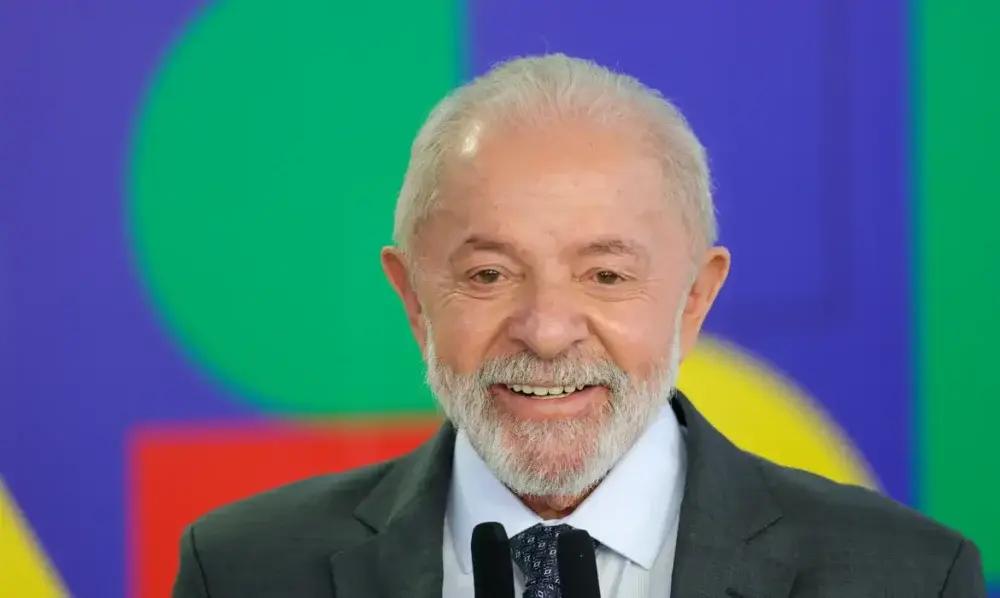 Lula defende redução da jornada de trabalho para 40 horas semanais sem redução salarial