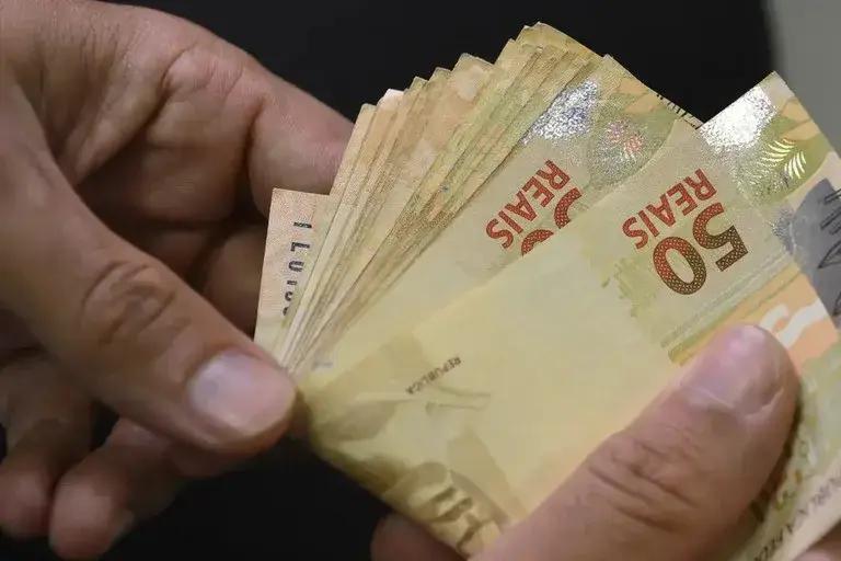 Mercado eleva previsão da inflação para 4,89% este ano; impacto já é sentido no bolso do consumidor