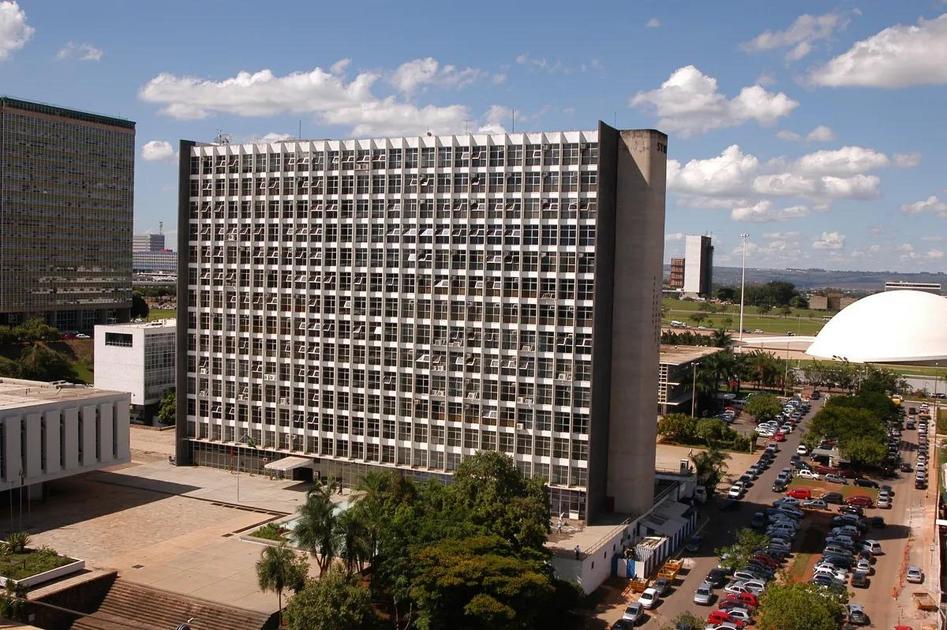 Militares do Exército viram réus por trote violento “chá de manta” em quartel de Brasília