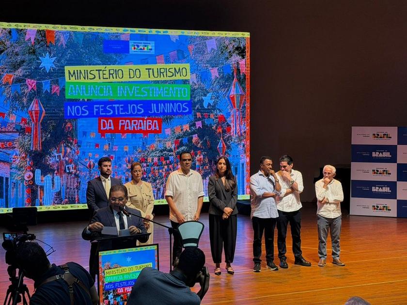 Ministro do Turismo anuncia R$45 milhões para festejos juninos na Paraíba em 2026
