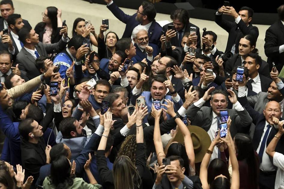 Moraes suspende pedidos de aplicação da lei da Dosimetria e aguarda manifestação do Congresso