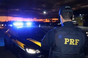 Motorista foge da PRF, abandona carro clonado e escapa por mata na BR-230, na Paraíba