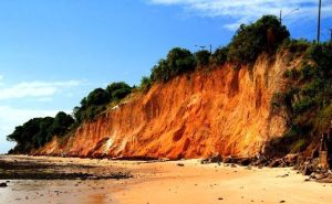 MPPB aciona Justiça e cobra medidas urgentes contra degradação na Barreira do Cabo Branco