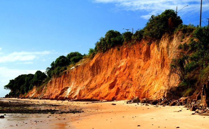 MPPB aciona Justiça e cobra medidas urgentes contra degradação na Barreira do Cabo Branco